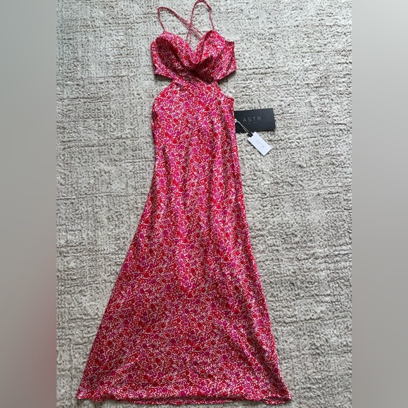 🍒 ASTR Red Floral Midi Dress 🍒 - Picture 3 of 8